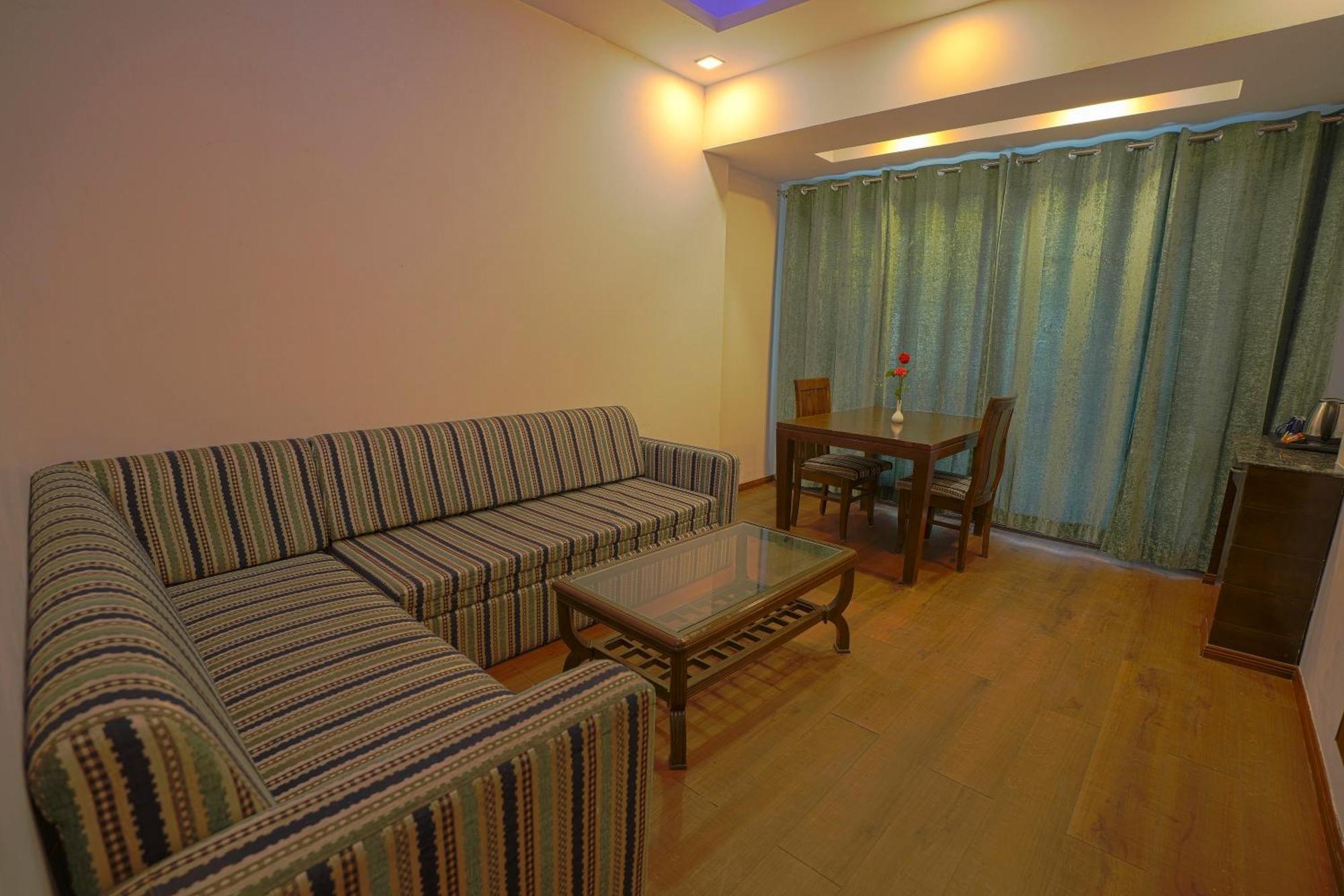 Hotel Q Saina S K Regency Rishīkesh Zewnętrze zdjęcie