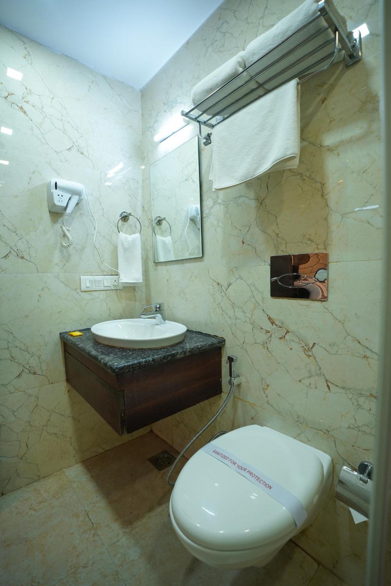 Hotel Q Saina S K Regency Rishīkesh Zewnętrze zdjęcie
